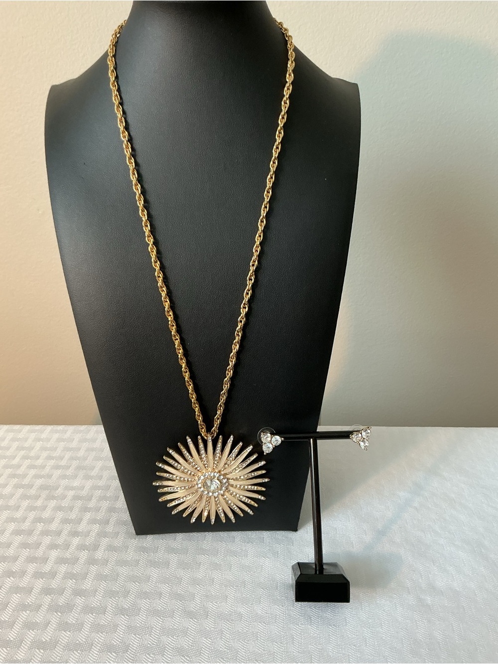 Eugene Bertolli for Monet Unsigned Gold Tone Pendant Necklace & Earrings